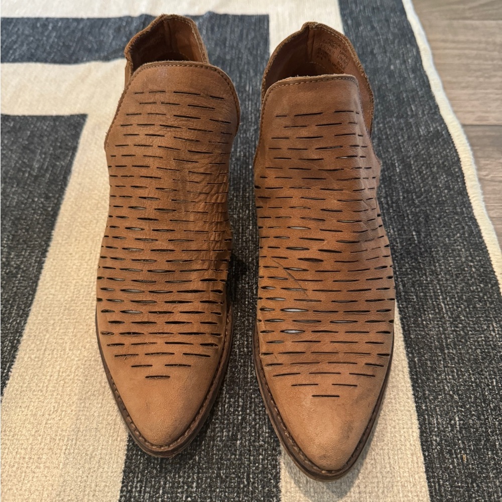 Arowe Steve Madden bootie